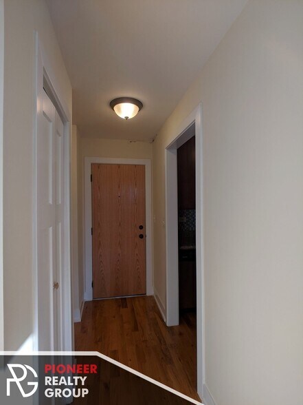 Building Photo - 557 W Arlington Pl