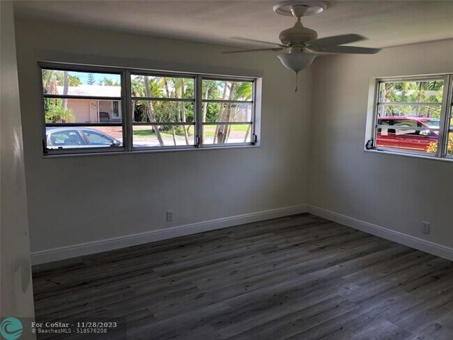 Building Photo - 807 SE 9th Terrace