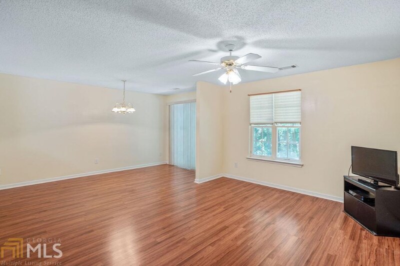 Building Photo - 6213 Hickory Ln Cir