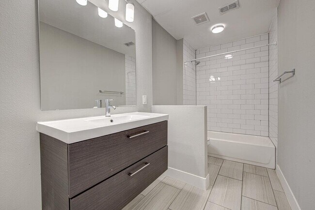 Building Photo - 7305 Inspiration Dr