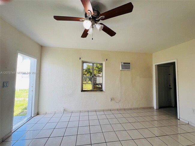 Building Photo - 3072 SW 16th St