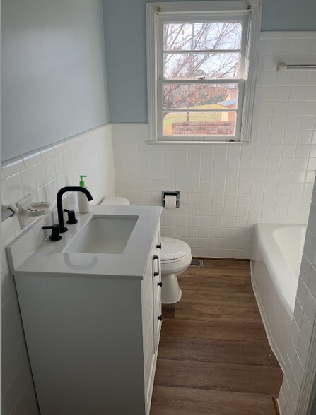 Building Photo - 2810 6th Ave