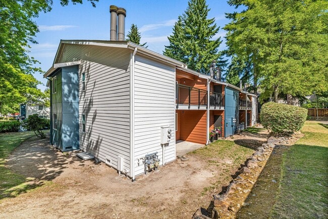 Building Photo - Large Remodeled 2bd, 1ba Condo Available i...