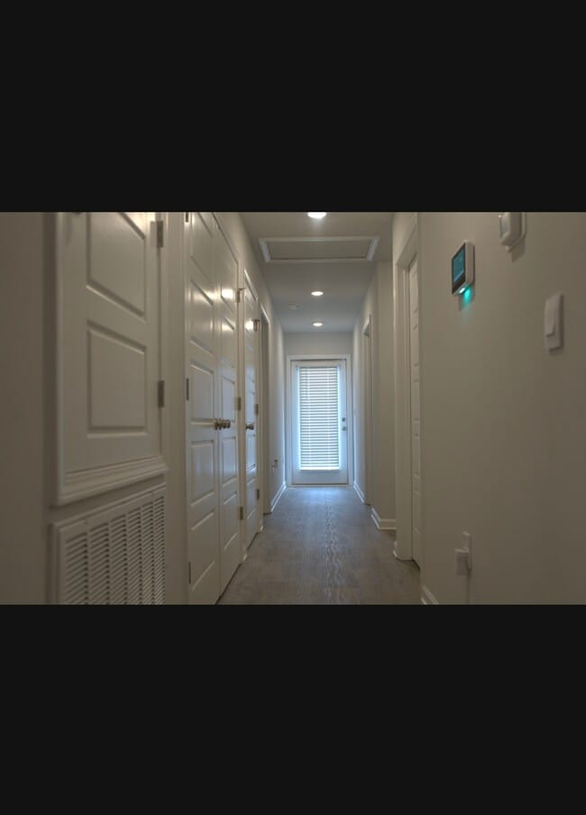 Building Photo - Oakmont place