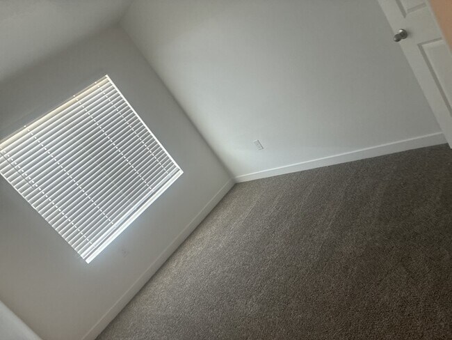 Building Photo - 439 1415 S