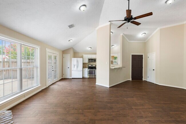 Building Photo - 21435 Deerhaven Dr