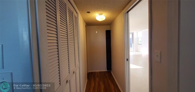 Building Photo - 3095 N Course Dr