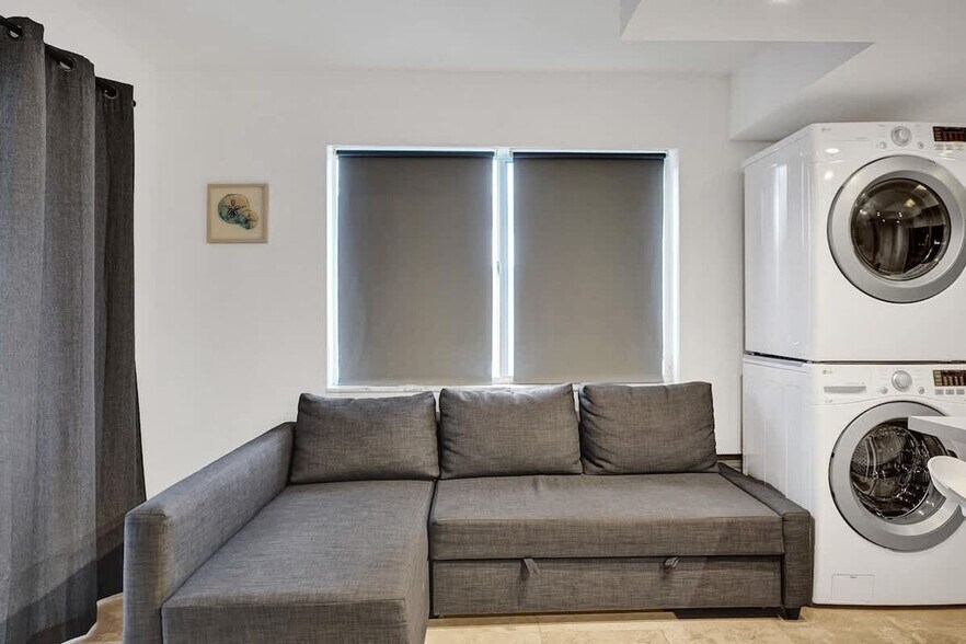 Building Photo - 3215 NE 7th St