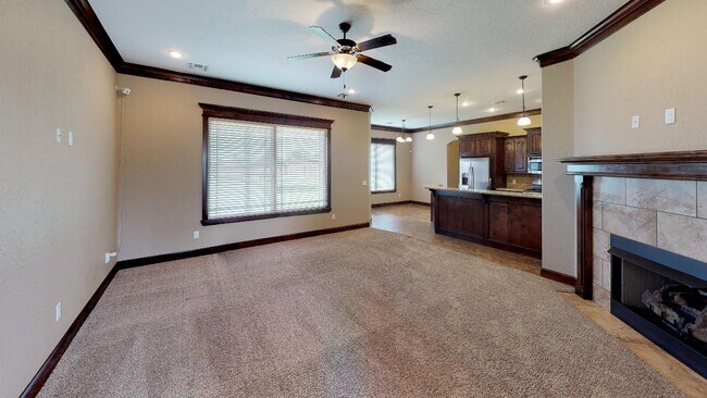 Building Photo - 328 Creekside Dr