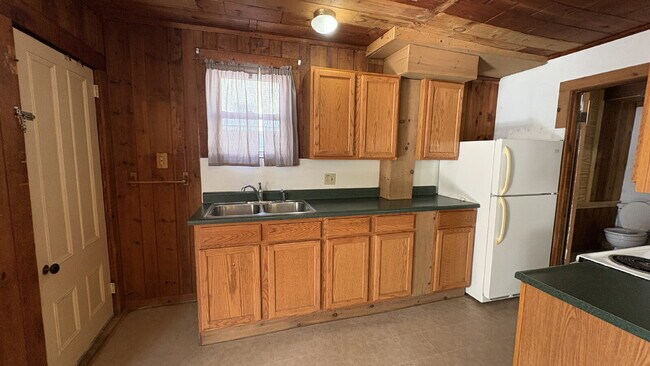 Building Photo - Spacious 1 Bed, 1 Bath Duplex Apartment – Berwick, ME – $1,299/month