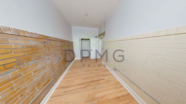 Building Photo - 1030 S Holmes St