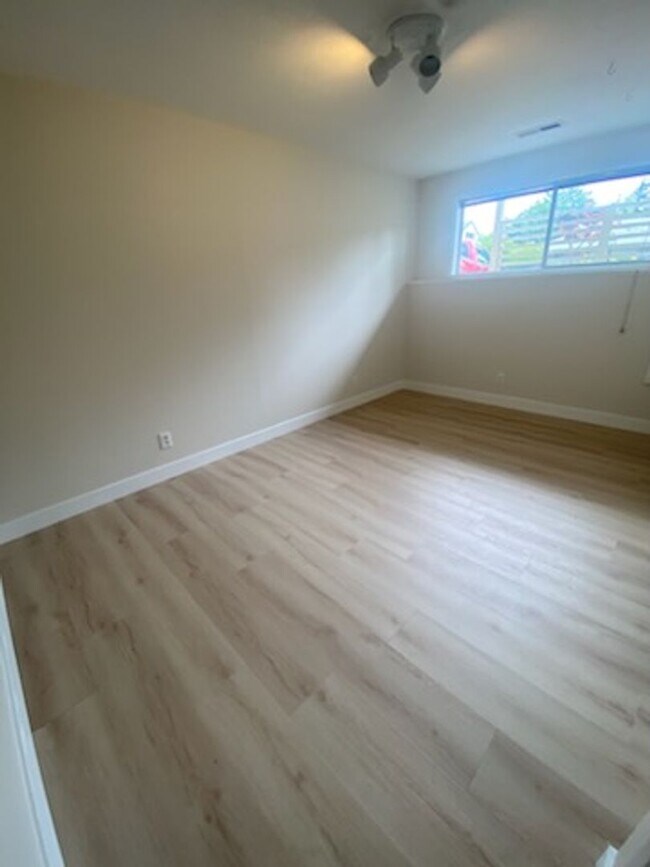 Building Photo - $3950 2520 SqFt, SFH/4BDR,2BA,office/Garag...