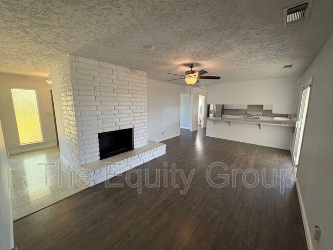 Building Photo - 473 W Deodar Ln