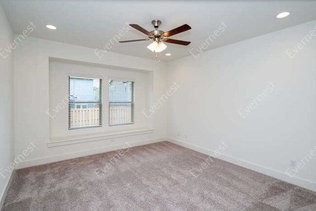 Building Photo - 2312 Ringstaff Rd