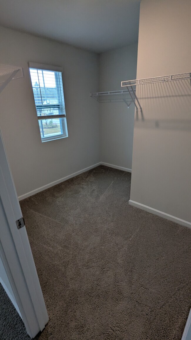 Building Photo - 120 Ellie Wy