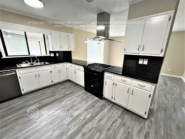 Building Photo - 5006 Stoney Point Cir