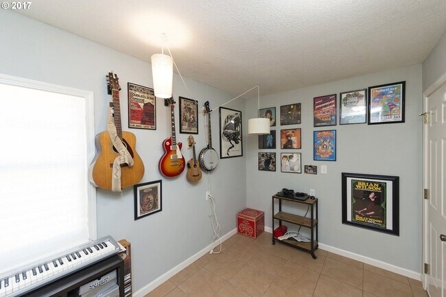 Building Photo - 4544 NE 95th Ave