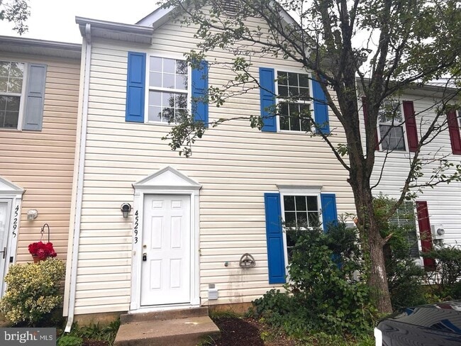 Building Photo - 45293 Rumsford Ln