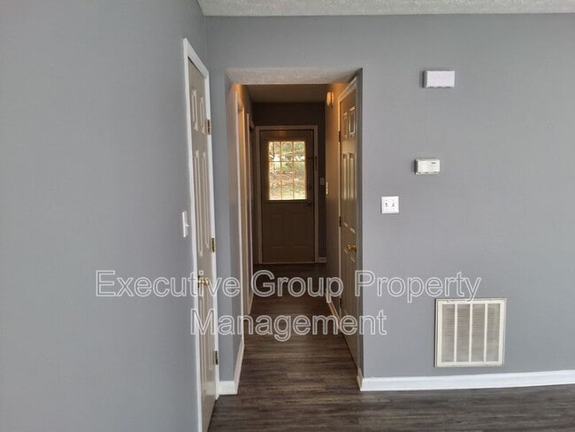 Building Photo - 1113 Crowne Pointe Dr