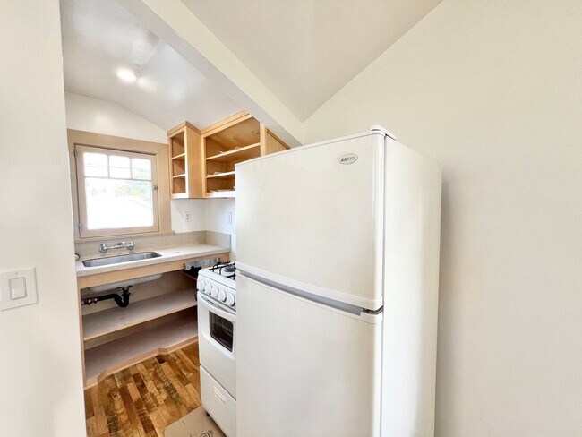 Building Photo - Charming Bluff Park Studio – Bright, Private, and Move-In Ready!