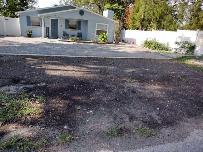Primary Photo - 912 E 123rd Ave