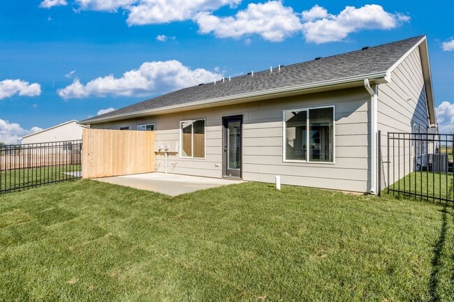 Building Photo - Fox Creek Holly Plan
