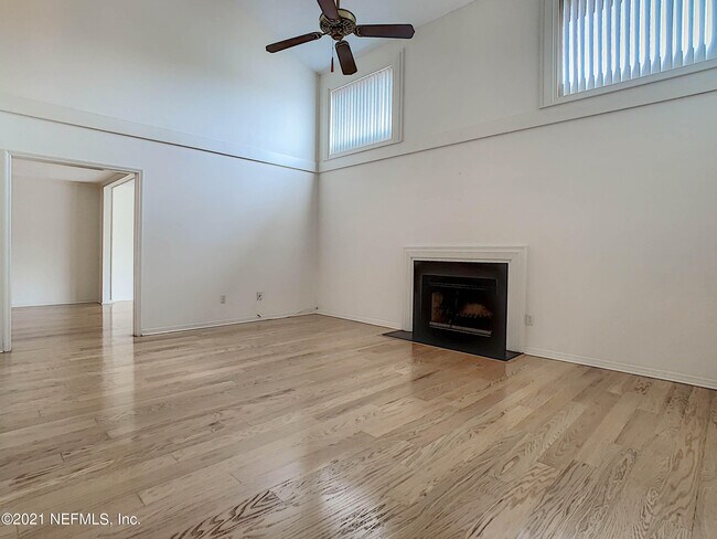 Building Photo - 16 Fox Valley Dr