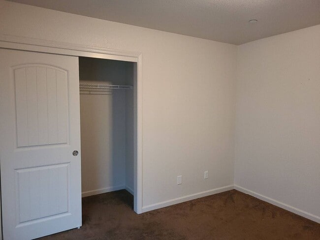 Building Photo - 2578 Bell Port Ave