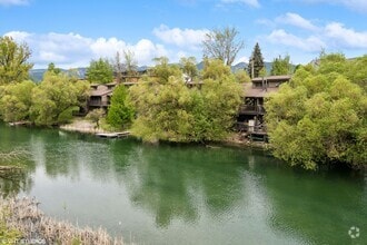 Building Photo - Whitefish River furnished Townhome