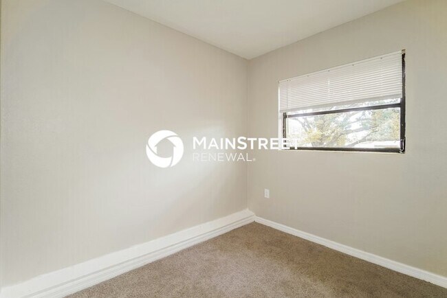 Building Photo - 3 Bedroom Pet-Friendly Home in Orlando, FL with Main Street Renewal