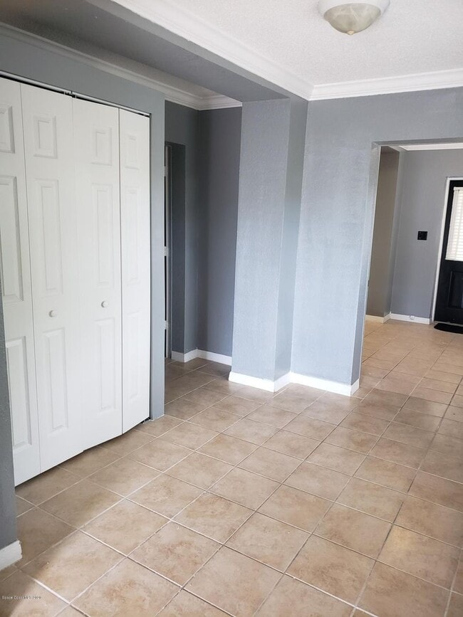Building Photo - Studio Apartment