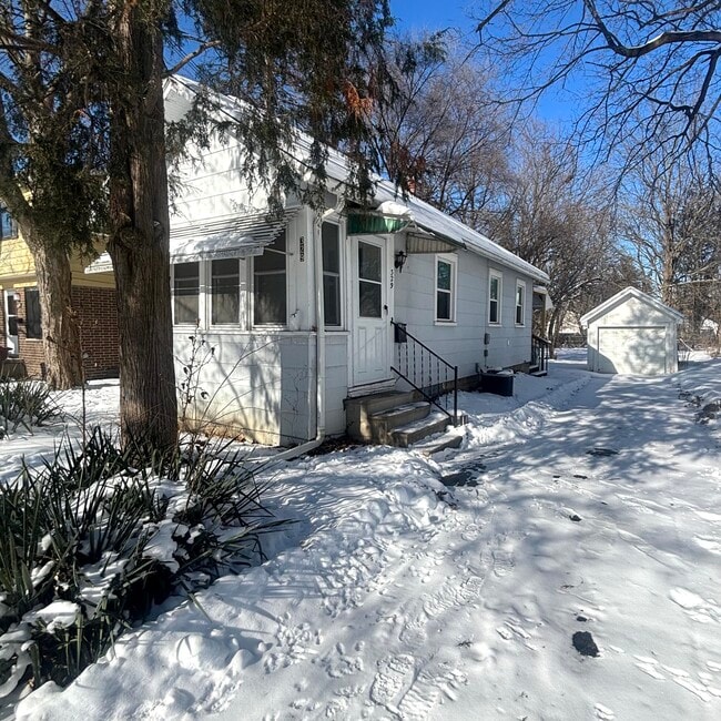 Building Photo - 329 Fenton St