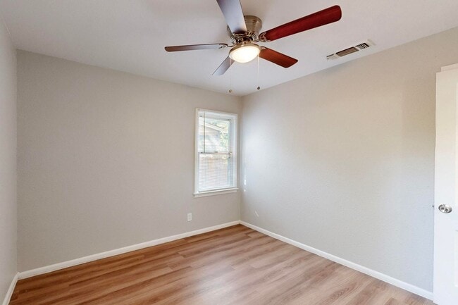 Building Photo - Charming 2-Bedroom Cottage with Big Backyard