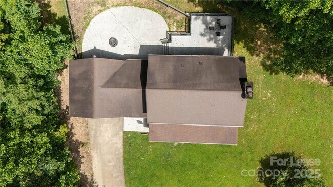 Building Photo - 2038 Toms Creek Rd