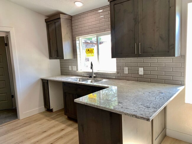 Building Photo - Four Bedroom Remodeled Home in Red Cliffs