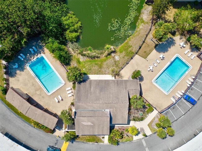 Building Photo - 2732 Hidden Lake Blvd