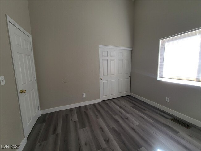 Primary Photo - 5990 Badlands Ln