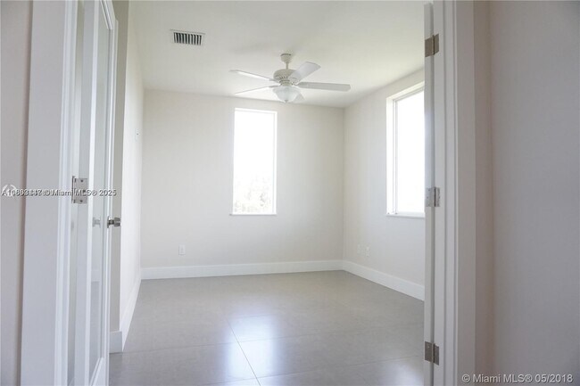 Building Photo - 555 E Dania Beach Blvd