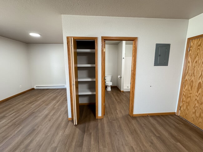 Building Photo - Theater Apartments Beulah