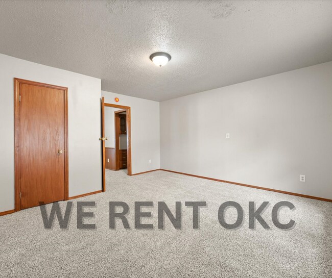 Building Photo - 3016 Shadybrook Dr