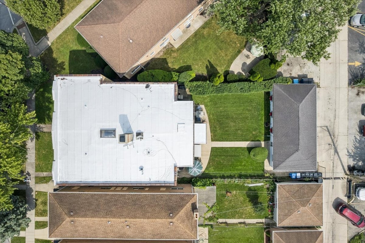 Building Photo - 6759 N Oshkosh Ave