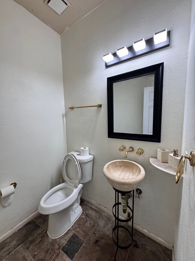 Building Photo - 8215 Turnmill Ct