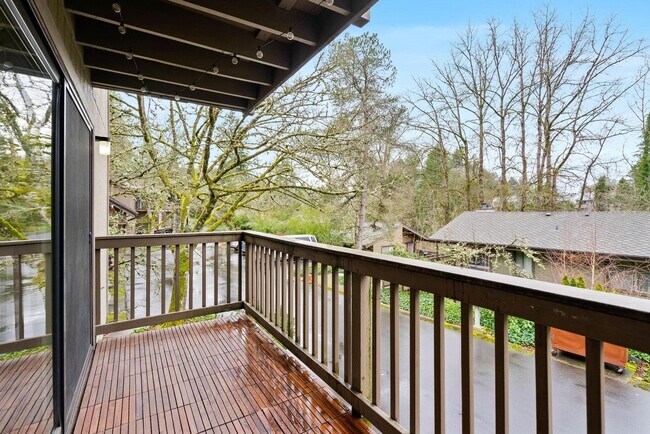 Building Photo - Spacious 1-bdrm/1-bath condo. Move-in special, balcony, fireplace, hot tub, & pool