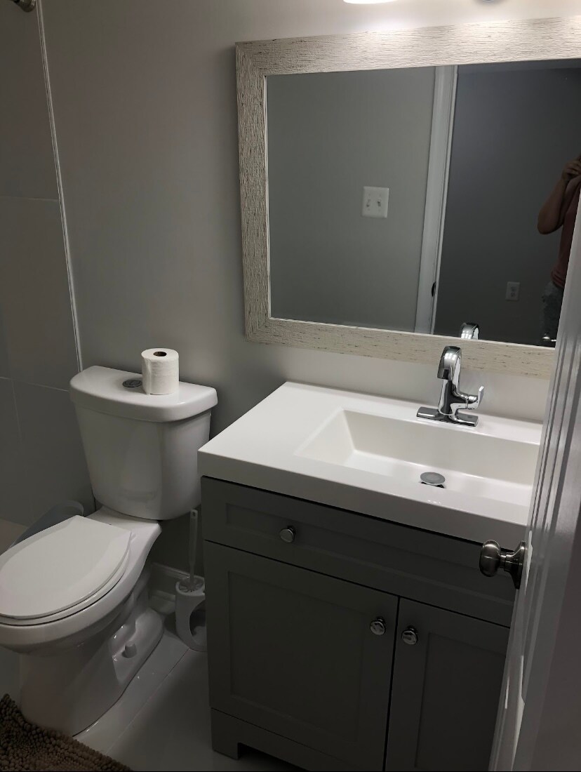 Private bathroom. - 7922 Fitzroy St