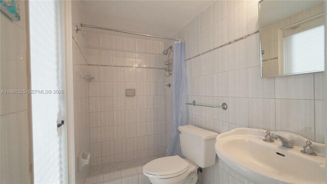 Building Photo - 9220 SW 103rd Ave