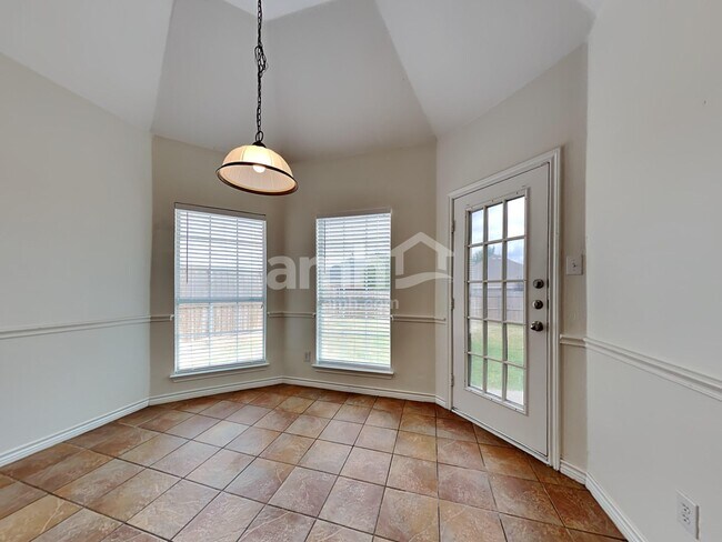 Building Photo - 222 Paradise Way