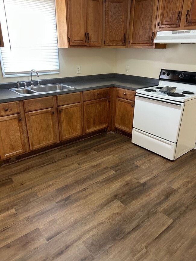 Building Photo - 734 Ferndale Ave