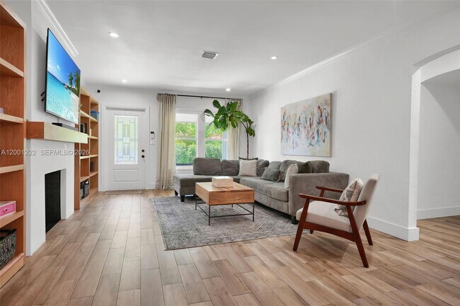 Building Photo - 2311 SW 9th Ave