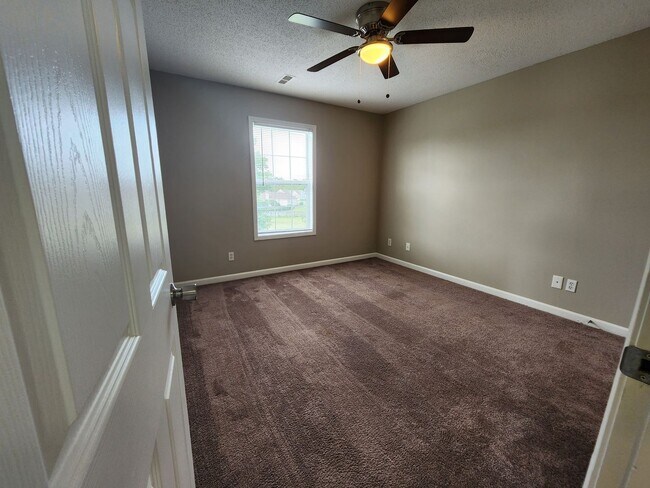 Building Photo - 4048 New Grange Cir