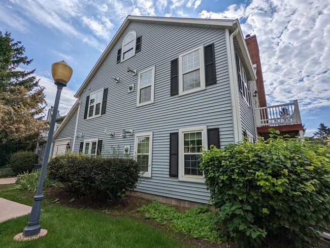 Primary Photo - 921 Harbor House Dr